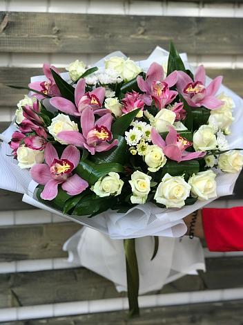 Букет цветов из: Розы и Хризантемы в Мартемьяново