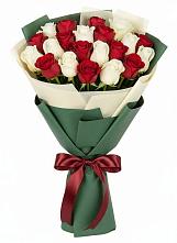 Букет Микс из красных и белых роз в Мартемьяново
