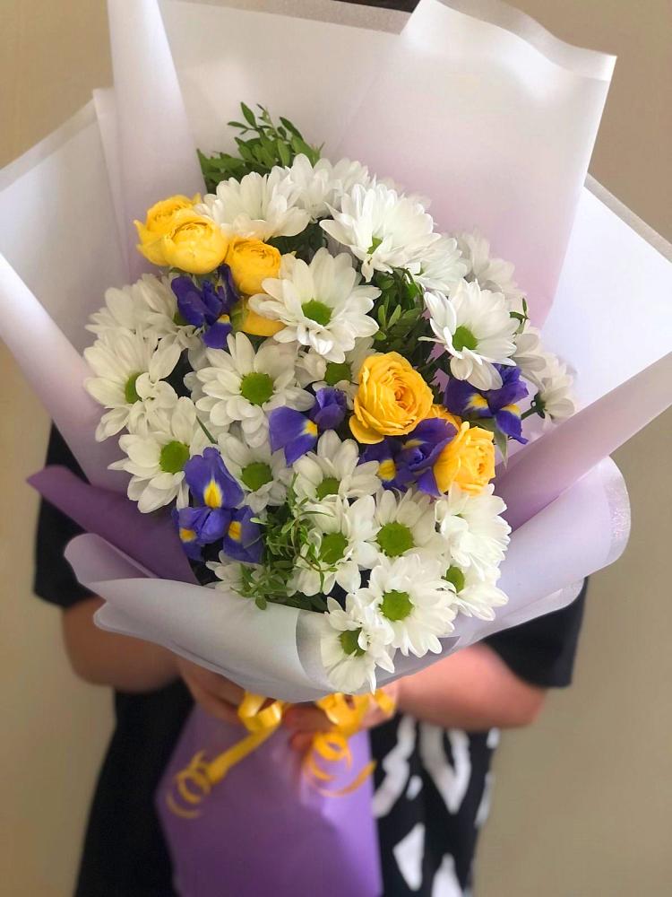 Букет цветов из: Ирисы, Хризантемы и Розы в Мартемьяново