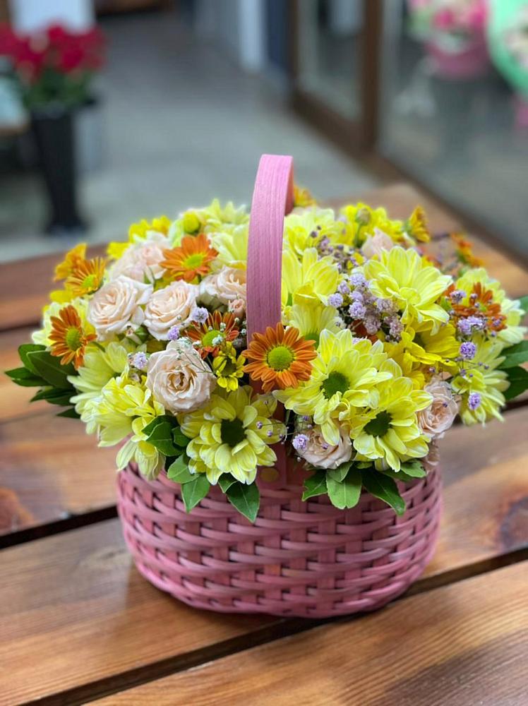 Цветочная композиция из Хризантемы и Розы в корзине в Мартемьяново