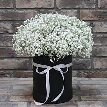 Цветочная композиция из Гипсофила в шляпной коробке в Мартемьяново