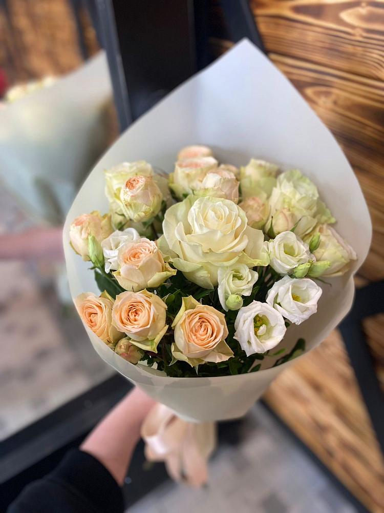 Букет цветов из: Розы и Лизиантусы в Мартемьяново